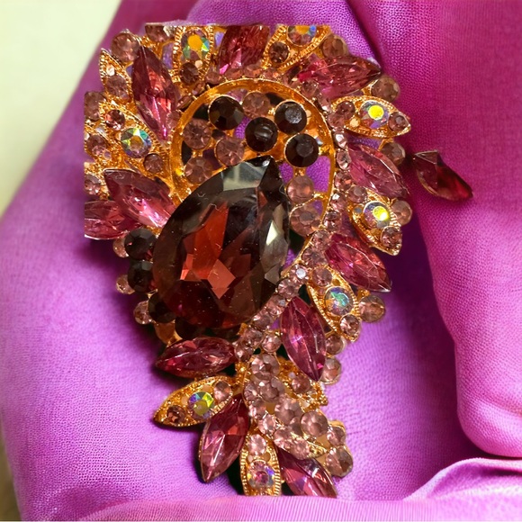 Set of 2 Stunning Multi Crystal and Rhinestone Encrusted Oversized Brooches - Picture 5 of 12